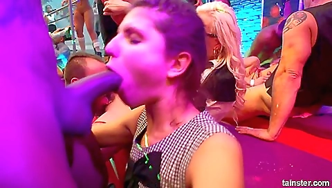 Slutty slut gets fucked by three-hap