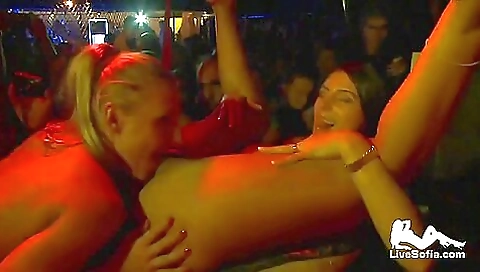 Hot wifey is a sexy, feelen