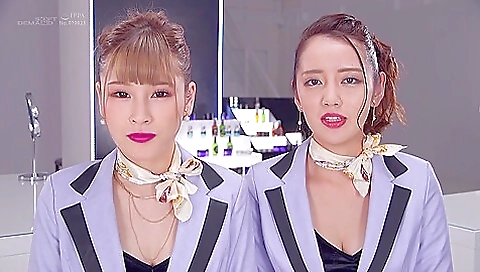 Mature woman fucks in her pussy