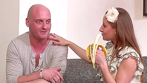 Slutty youngy sniffs her boyfriend